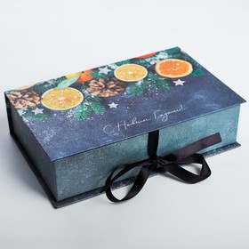 {{photo.Alt || photo.Description || 'Коробка‒книга «Тепла и подарков в Новом году», 20 × 12.5 × 5 см'}}