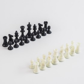 Plastic chess pieces (king, h=7.5 cm, pawn 3.5 cm)