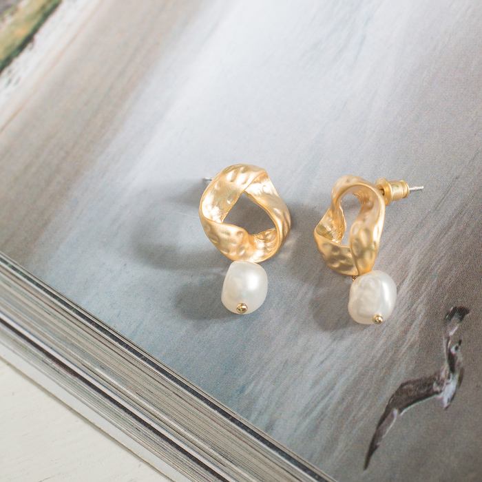 Серьги с жемчугом "Эксклюзив" барокко, капелька, цвет белый в матовом золоте - фото 798245267