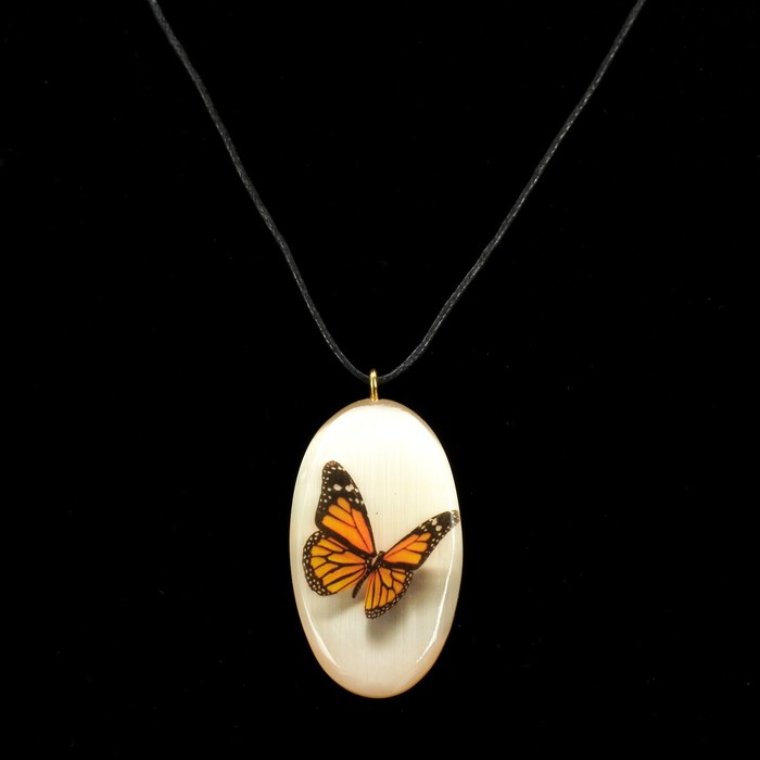 Кулон «Бабочки», 3D, 3×5,5 см, селенит