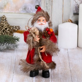 Дед Мороз "В красной шубке, с хворостом" 16 см