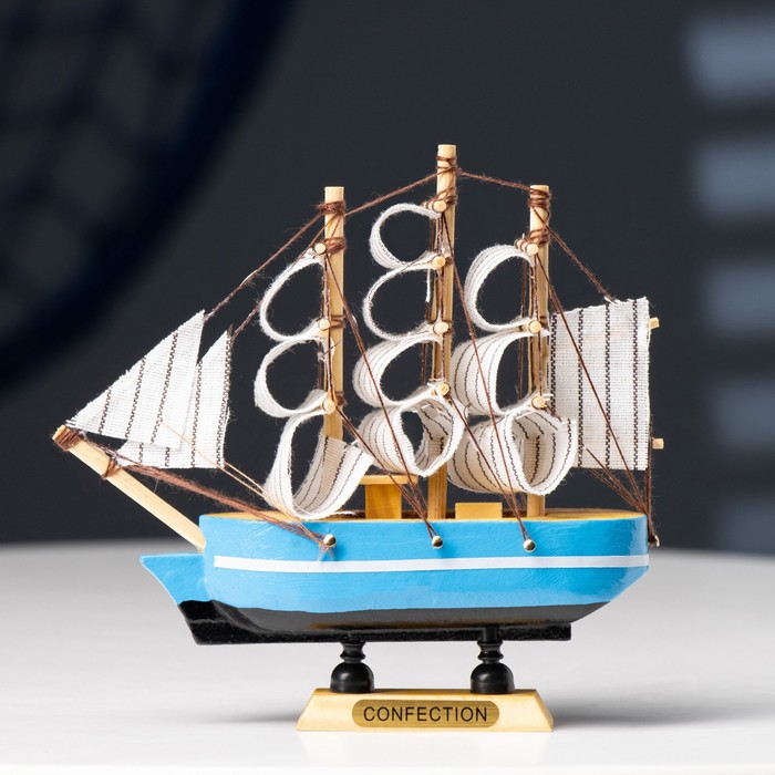 Корабль сувенирный малый «Трёхмачтовый», борта синие с белой полосой, паруса белые, 3 × 13,5 × 15,5 см