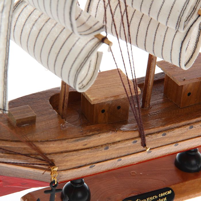Корабль сувенирный средний «Трёхмачтовый», красное дно, паруса белые, микс, 33 х 7 х 32 см