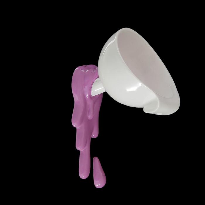 Вешалка "Воронка с фиолетовой краской"