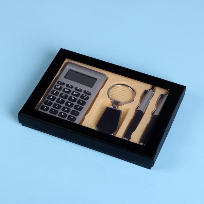 Набор подарочный 4в1 (2 ручки, калькулятор, брелок)