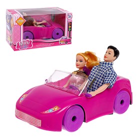 Набор кукол «Семья» на машине, цвета МИКС