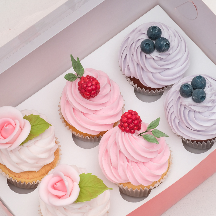 капкейки тематика медицина. 6 капкейков. трайфлы на крестины. капкейки для мальчика. магнолия бейкери.