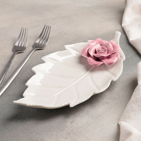 Блюдо сервировочное «Лист с розой», 27×14×4,5 см, цвет бело-розовый