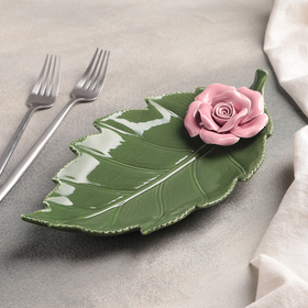 Блюдо сервировочное «Лист с розой», 27×14×4,5 см, цвет зелёно-розовый