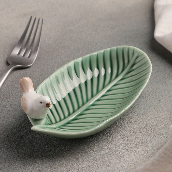 Блюдо сервировочное «Птичка на листочке», 15,5×8,5 см, цвет зелёный