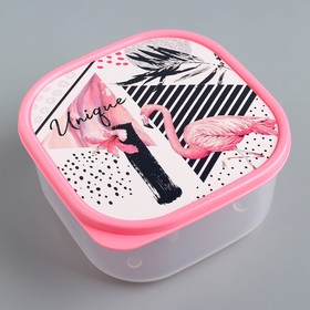 The lunch box is square, 700 ml, Flamingo