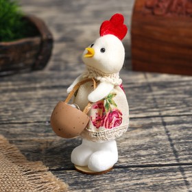 Сувенир пасхальный "Курочка в платьице с корзинкой-яйцом" 13х7х5 см