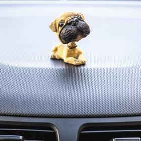 Собака на панель авто, качающая головой, немецкий дог в Донецке