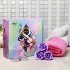 Подарочный набор Shine Bright, мыльные розы 3 шт., 2 свечи, полотенце Подарочный набор Shine Bright, мыльные розы 3 шт., 2 свечи, полотенце