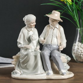 Сувенир керамика "Дедушка с бабушкой на лавочке с пёсиком" 22,5х12х21 см