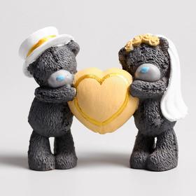 Сувенир полистоун "Медвежата Me to you свадебные с большим сердцем" 8х10 см в Донецке