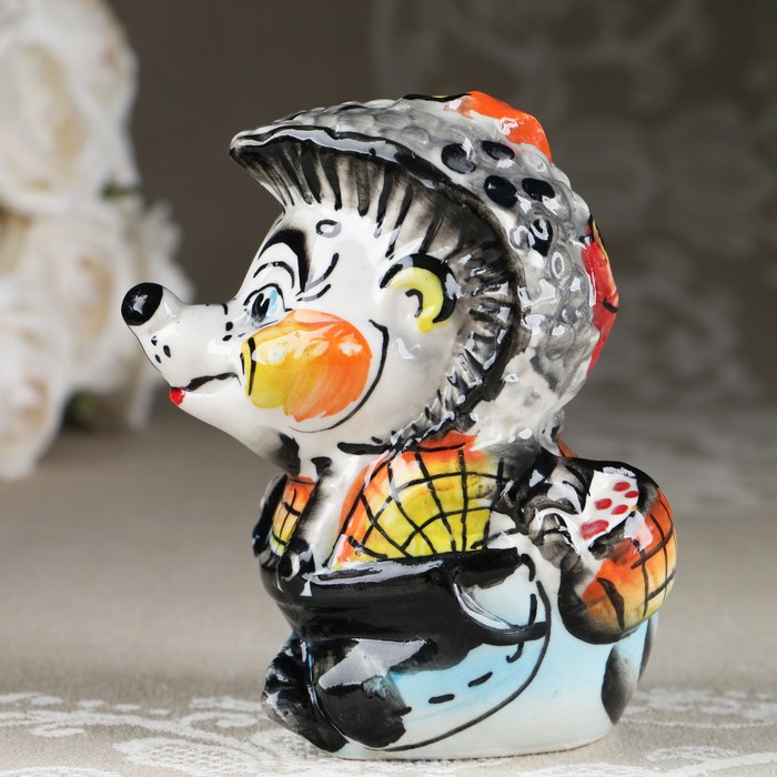 Ежи сувениры. Сувенир ежик. Ежик сувенир. Ежик сувенир. Садовая фигура ежик с листочком.