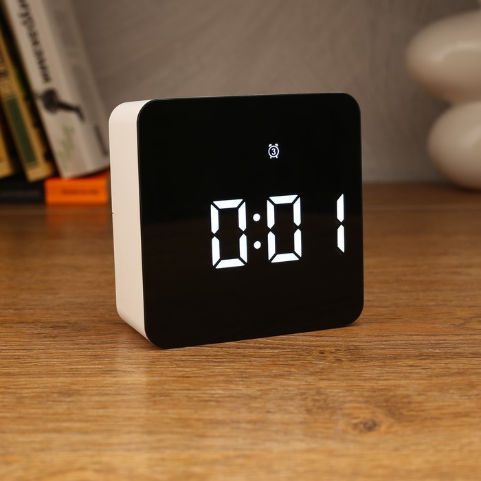 Часы-будильник электронные с календарём и термометром, 3 ААА, от USB, 10.5х10.5х4.5 см