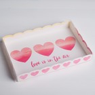Коробка для кондитерских изделий с PVC-крышкой «Love is in the air», 22 × 15 × 3 см - фото 3535965