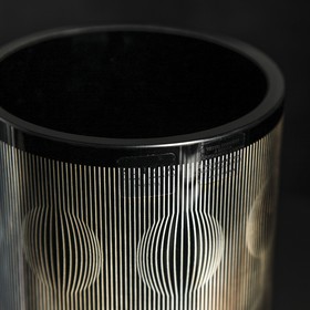 Morph Vase, designed by Karim Rashid. 