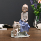 Сувенир керамика "Девчушка со щеночками на скамейке" 25х15х9 см - фото 1362257