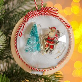 {{photo.Alt || photo.Description || 'Новогодний шар с деревянной фигуркой и подсветкой «Дед Мороз и фонарь» 12х12 см'}}