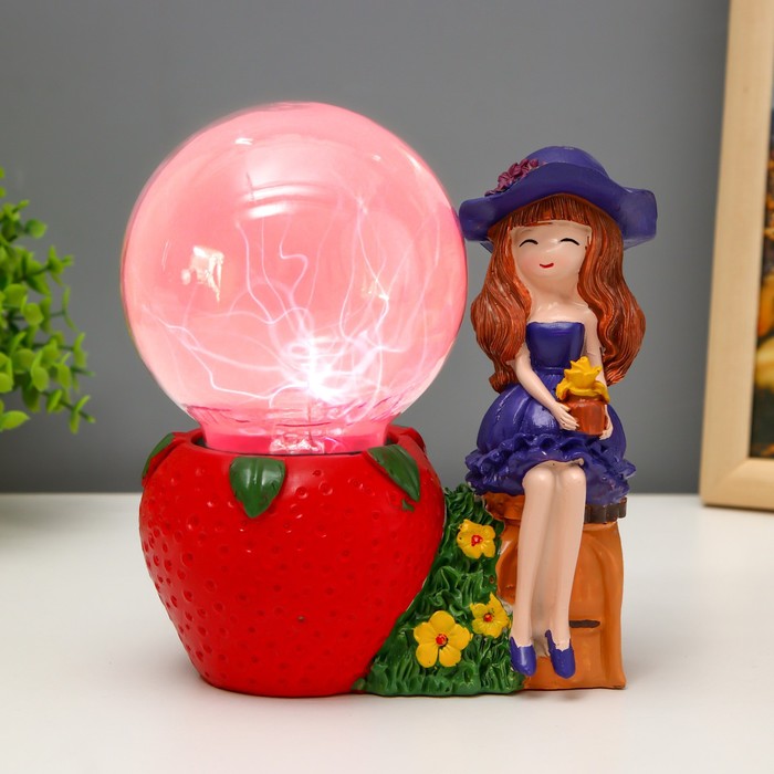 Плазменный шар "Девочка с клубничкой" 14х9х16 см - фото 563037
