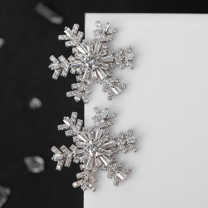 Серьги новогодние со стразами "Снежинки", крупные, цвет белый в серебре - фото 2382538