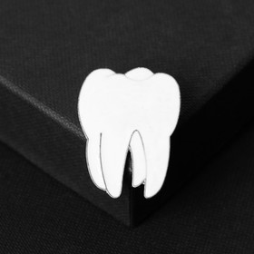 Брошь "Медицина" зуб, цвет белый в серебре - фото 11066980