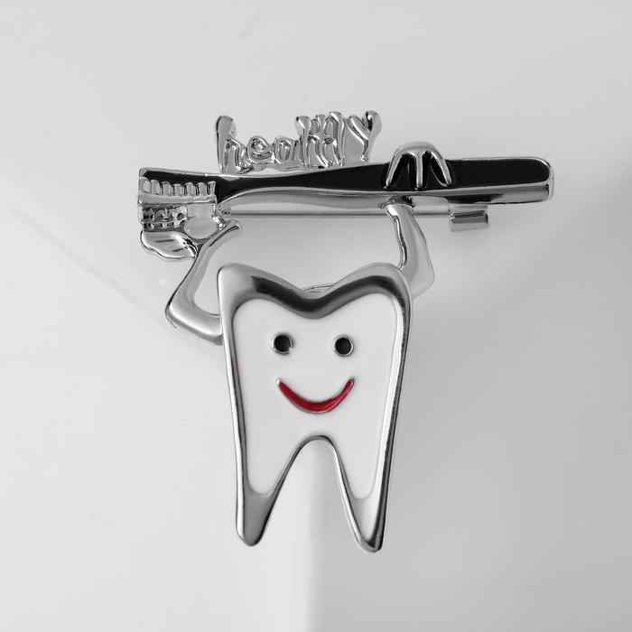 Брошь "Зуб" со щёткой, цвет чёрно-белый в серебре - фото 3209864