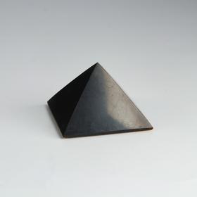 Пирамида из шунгита, в авто с двухстор.скотчем, полированная, 5 см