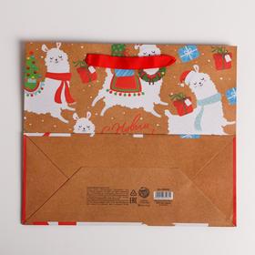 Пакет крафтовый горизонтальный «Лама и подарочки», ML 27 × 23 × 11.5 см - фото 10557394
