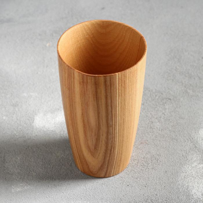 рюмки из дерева. деревянный стакан. деревянный бокал. деревянные стаканчики. деревянный стакан.