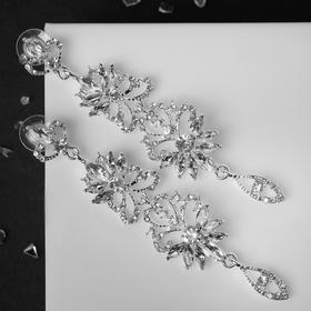 Серьги висячие со стразами "Ажур" цветочки, цвет белый в серебре