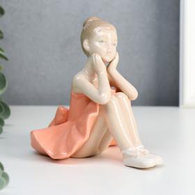 Сувенир керамика "Задумчивая маленькая балерина в коралловом наряде" 12х9,3х12,7 см