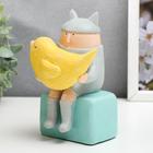 Сувенир полистоун "Малыш с кошачьими ушками и птичкой в руках" 15,7х10,5х8 см - фото 797438226