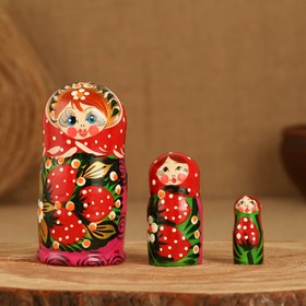 Матрёшка 3-х кукольная ′Катя′ ягоды, 11см, ручная роспись. в Донецке