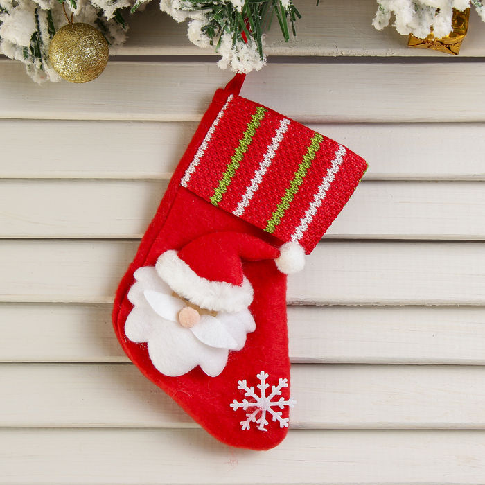 Носок для подарков "Дед Мороз со снежинкой" 13х8 см, бело-красный - фото 3705408