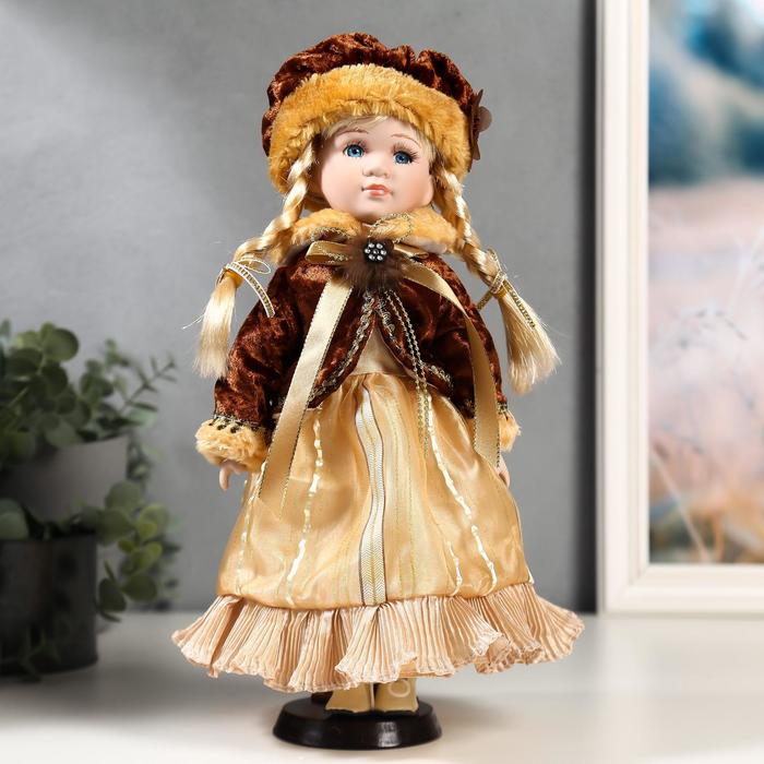Кукла коллекционная керамика "Лида в золотом платье и бархатной шубке" 30 см - фото 2594865