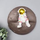 Сувенир полистоун настенный декор "Астронавт на луне" 21,5х21,5х9 см - фото 1590527
