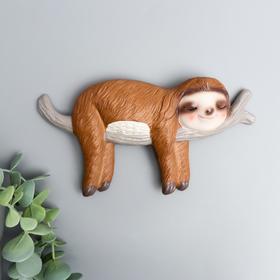 Сувенир полистоун настенный декор "Ленивец спит на ветке" 9,5х18х3,5 см