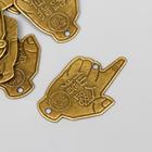 Сувенир металл подвеска "Рука с монетой Инь-ян" под латунь 4,5х3 см