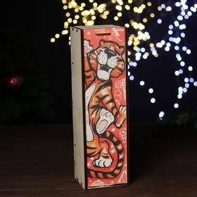 Коробка для одной бутылки вина "Символ года 2022. Тигр танцует" 38х11х11 см в Донецке