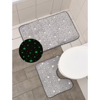 Набор ковриков для ванной и туалета Доляна «Светящиеся звезды», 2 шт: 50×80, 50×40 см, цвет серый - фото 6780776