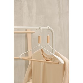 {{photo.Alt || photo.Description || 'Вешалка для одежды с усиленными плечиками SAVANNA Wood, 42×22×3,2 см, цвет белый'}}