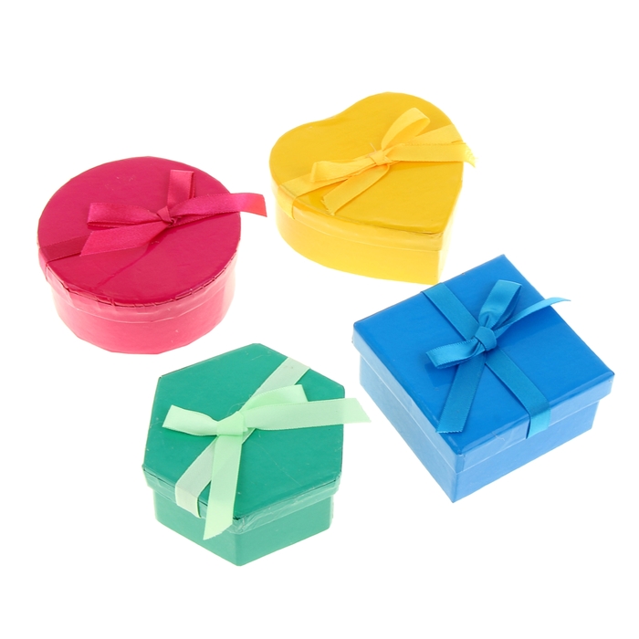 4 подарка. Цветные коробочки. Маленькие коробочки. Разноцветные коробки для подарков. Маленькие коробочки для подарков.