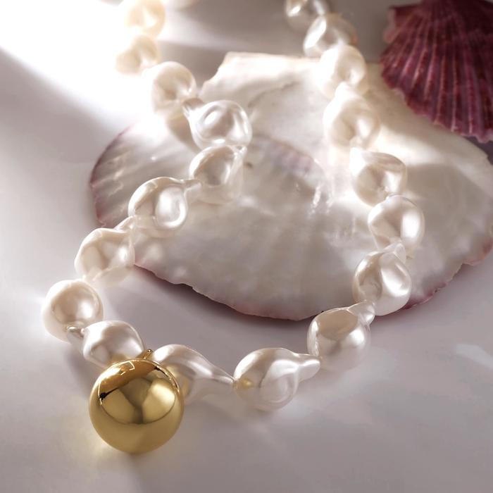 Кулон "Шар" каплевидные бусины, цвет белый в золоте, 40 см - фото 3615090
