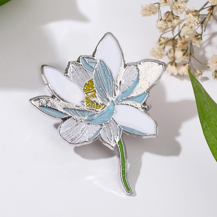 Значок "Цветок лотос", цвет бело-голубой в серебре - фото 3620109