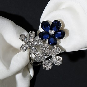 Кольцо для платка "Цветы" три, цвет бело-синий в серебре