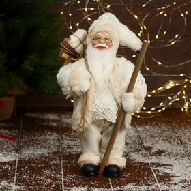 Дед Мороз "В белой шубе, кофте ромбик, с посохом и подарками" 16х30 см